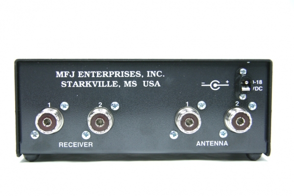 MFJ-959C Acoplador de Antenas para Ondas Curtas com Pr-Amplificador