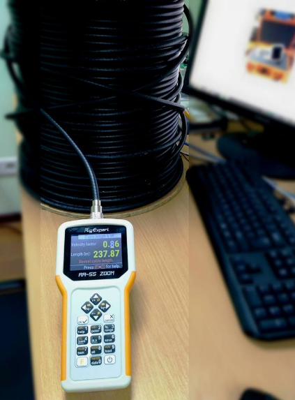 AA-55 ZOOM Analisador de Antena HF - RADIOHAUS Radiocomunicação