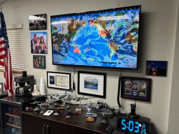 Atlas Digital 4K Geochron para Radioamadores - Um novo estilo  sua estao!