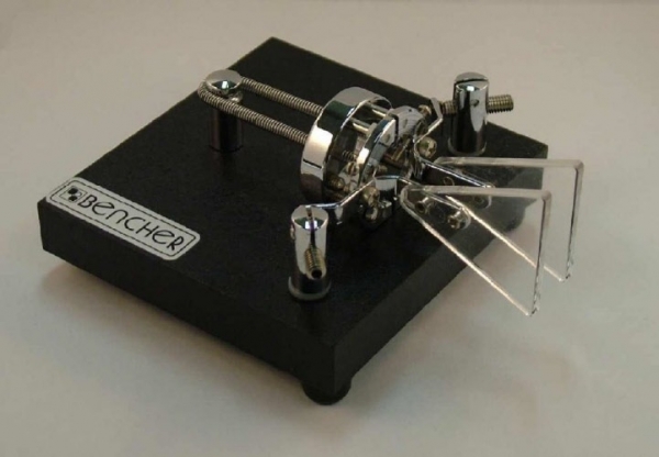 BY-1 Bencher - Manipulador Imbico base quadrada preto