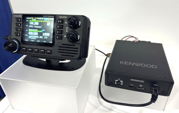 TMD-750A Kenwood Transceptor Digital Triband M�vel 