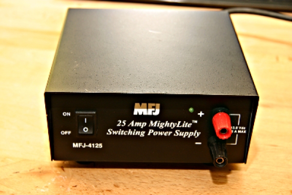 MFJ-4125 Fonte MFJ chaveada 25 A