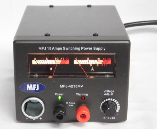 MFJ-4215MV Fonte chaveada, 15A, 13.6V