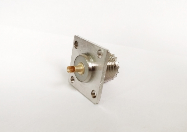 RH-104 Conector UHF Fmea com base quadrada (Gaveta13)