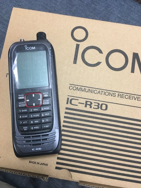 IC-R30 Receptor porttil banda larga analgico e digital 100kHz a 3,3GHz ICOM